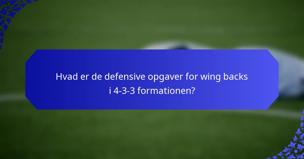 Hvad er de defensive opgaver for wing backs i 4-3-3 formationen?